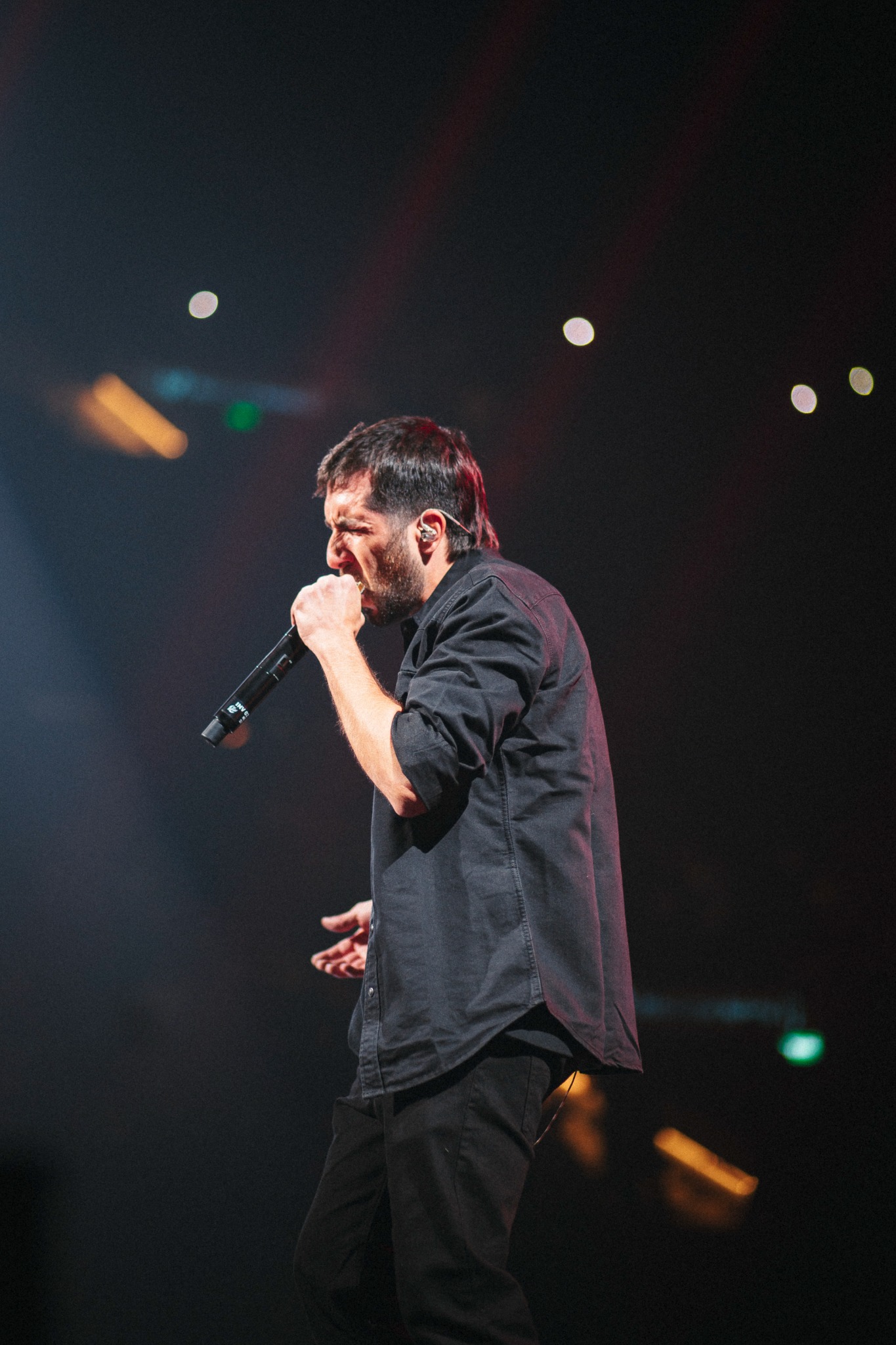 Nicolás Rivas performing live